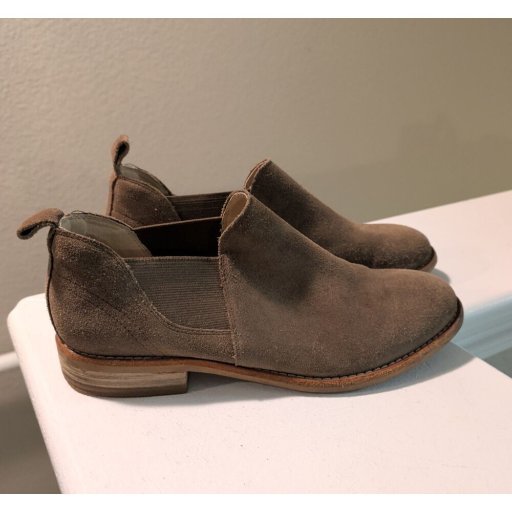 Clarks Collection Womens 6.5M Camzin Low Ankle Booties Brown suede Boots - Picture 3 of 7